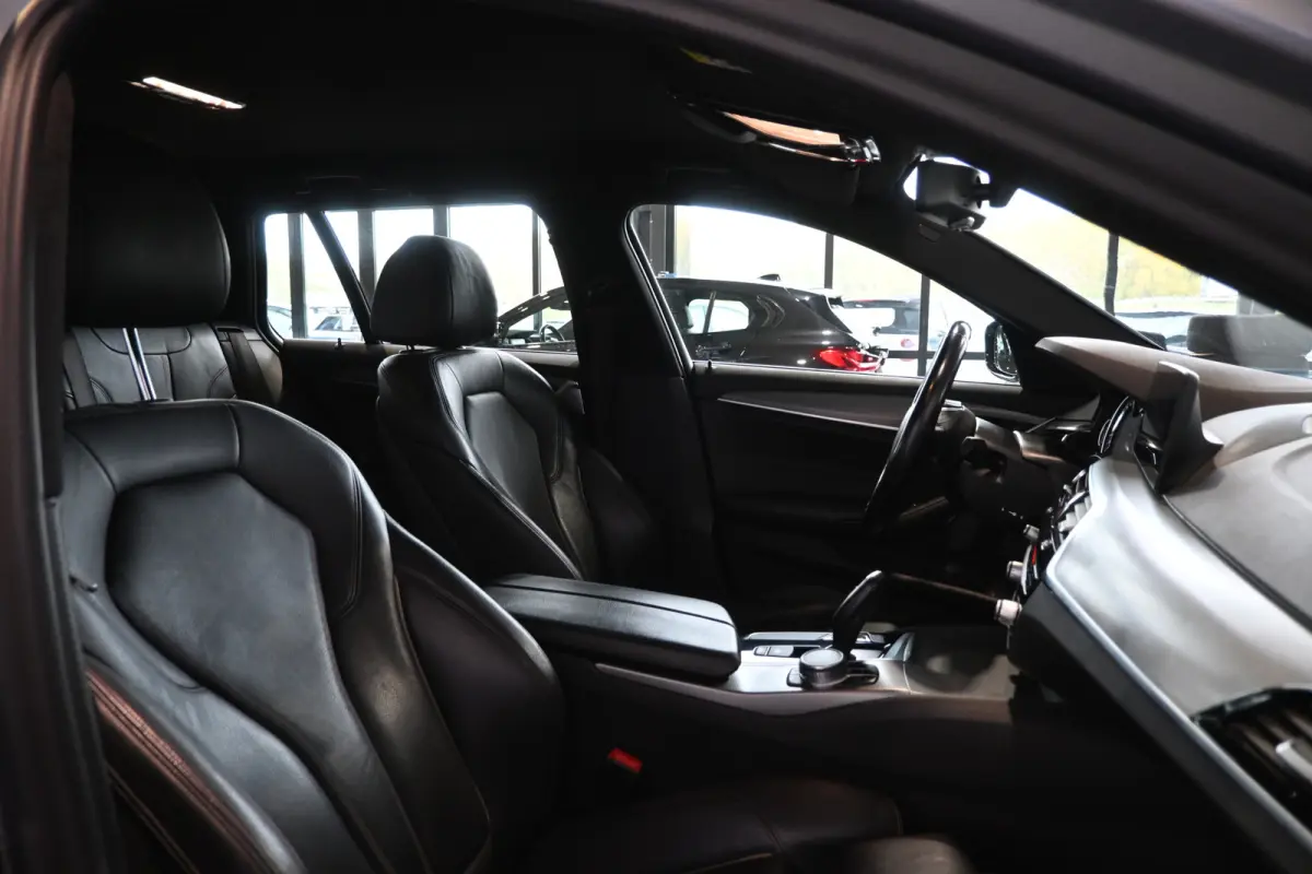 520i High Executive M Sport Automaat Clima LED Cruise Navigatie Trekhaak PDC Standkachel 100% Onderhouden! Inruil Mogelijk