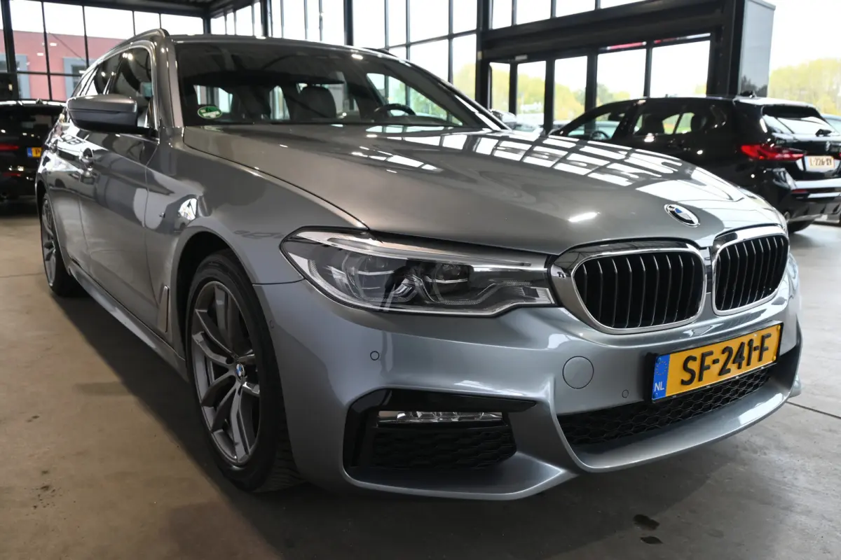 520i High Executive M Sport Automaat Clima LED Cruise Navigatie Trekhaak PDC Standkachel 100% Onderhouden! Inruil Mogelijk