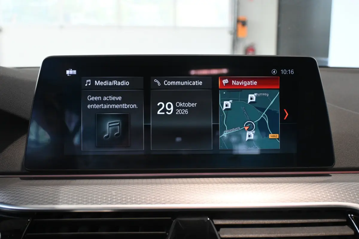 520i High Executive M Sport Automaat Clima LED Cruise Navigatie Trekhaak PDC Standkachel 100% Onderhouden! Inruil Mogelijk