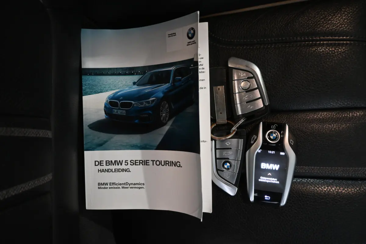 520i High Executive M Sport Automaat Clima LED Cruise Navigatie Trekhaak PDC Standkachel 100% Onderhouden! Inruil Mogelijk