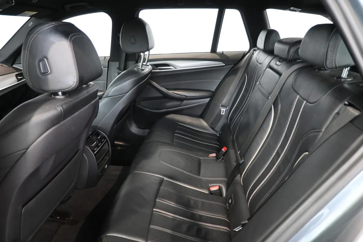 520i High Executive M Sport Automaat Clima LED Cruise Navigatie Trekhaak PDC Standkachel 100% Onderhouden! Inruil Mogelijk