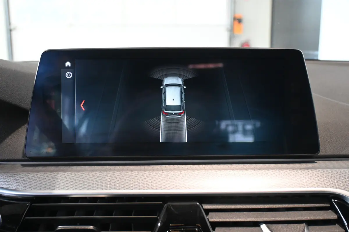 520i High Executive M Sport Automaat Clima LED Cruise Navigatie Trekhaak PDC Standkachel 100% Onderhouden! Inruil Mogelijk
