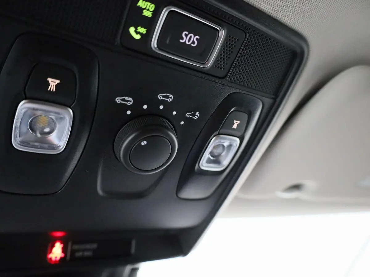 1.6 E-Tech Plug-in Hybrid 160 Intens | WORDT VERWACHT | PANORAMADAK | ACHTERUITRIJCAMERA | APPLE CARPLAY - ANDROID AUTO | CLIMATE CONTROL | CRUISE CONTROL | PARKEERSENSOREN |