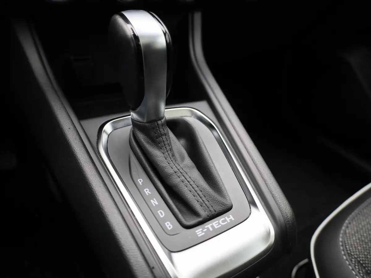 1.6 E-Tech Plug-in Hybrid 160 Intens | WORDT VERWACHT | PANORAMADAK | ACHTERUITRIJCAMERA | APPLE CARPLAY - ANDROID AUTO | CLIMATE CONTROL | CRUISE CONTROL | PARKEERSENSOREN |
