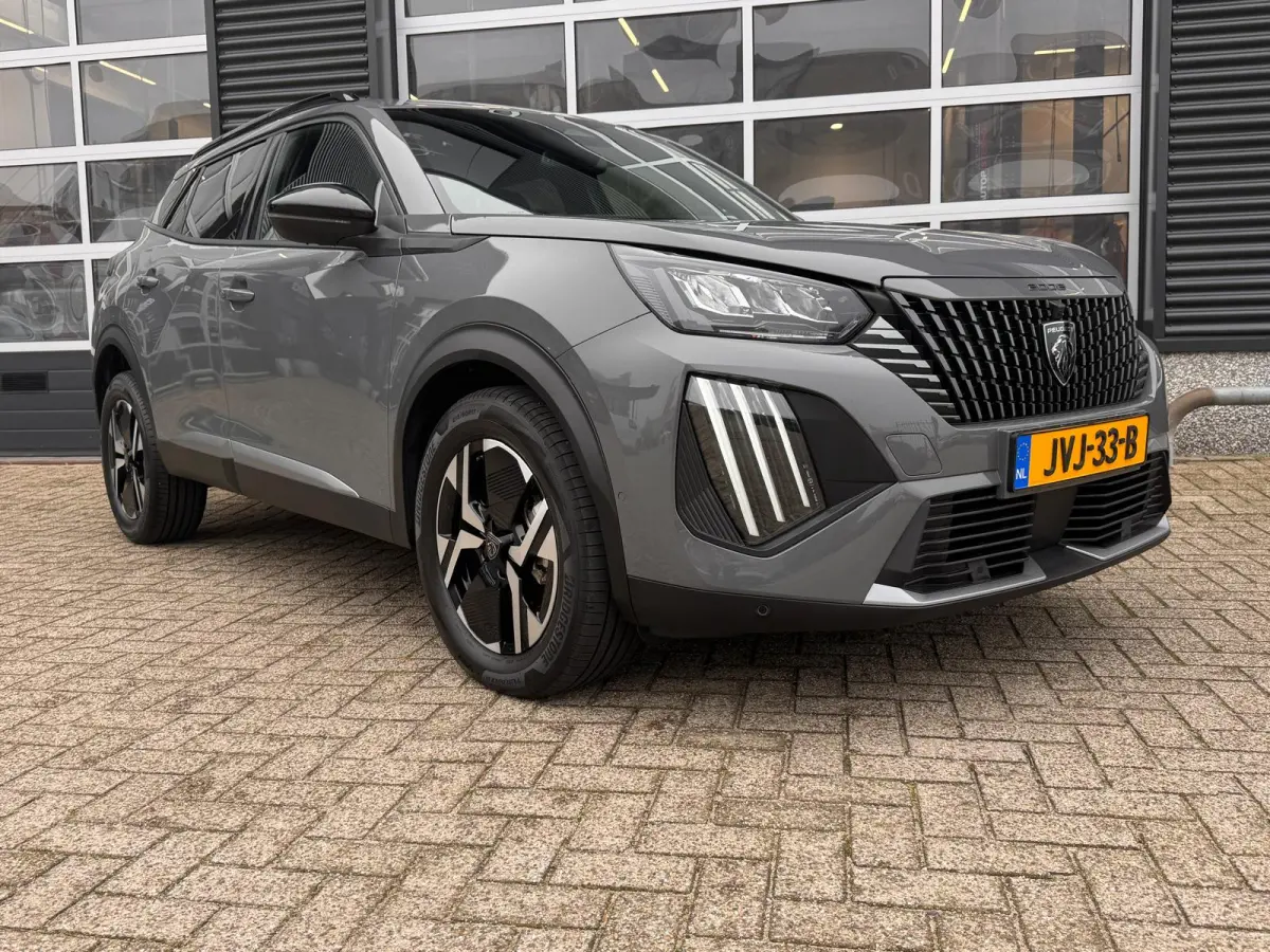1.2 Hybrid 145 Allure | Achterspoiler | Achteruitrijcamera | Airco (automatisch)