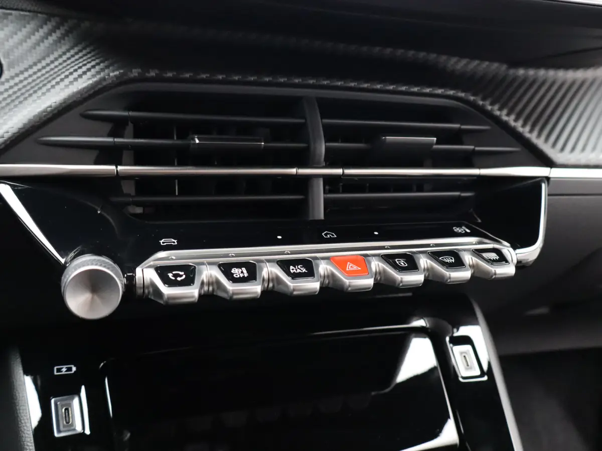 1.2 Hybrid 145 Allure | Achterspoiler | Achteruitrijcamera | Airco (automatisch)