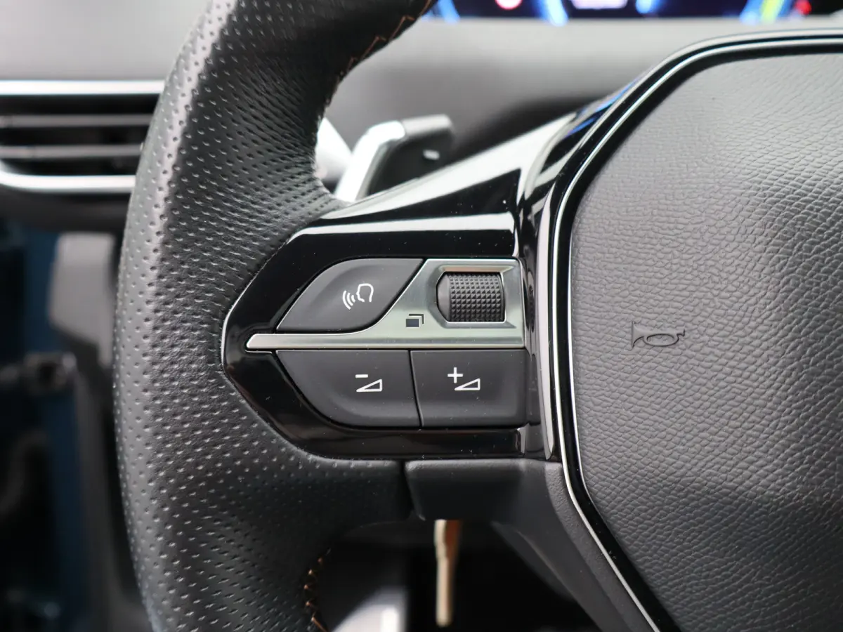 1.6 HYbrid4 300 GT Pack Business | Automaat | Carplay | 4WD | SOH 94% | Pano dak | keyless | Adaptieve cruise | Alcantara |Camera | Focal audio | Stoelverw. |