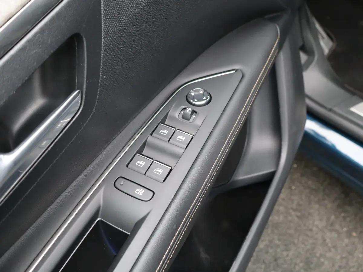 1.6 HYbrid4 300 GT Pack Business | Automaat | Carplay | 4WD | SOH 94% | Pano dak | keyless | Adaptieve cruise | Alcantara |Camera | Focal audio | Stoelverw. |