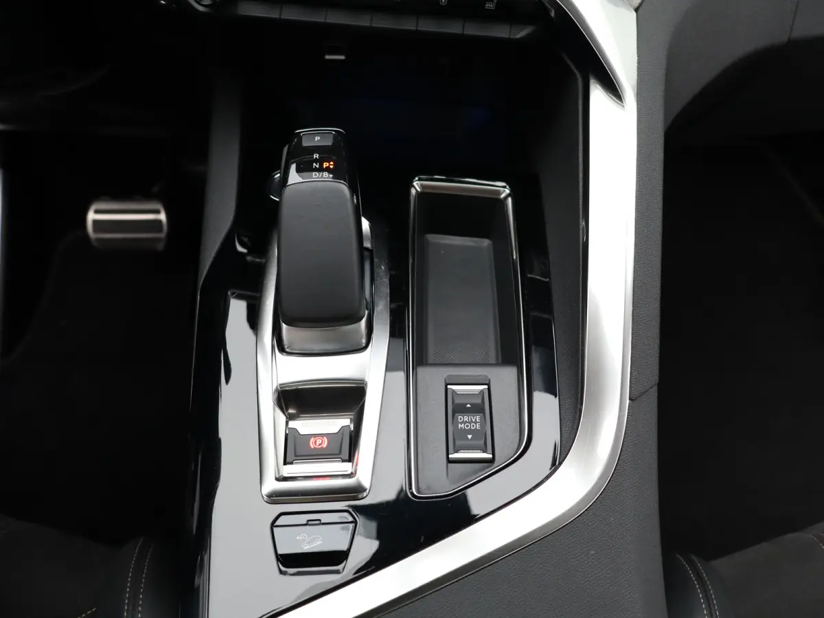 1.6 HYbrid4 300 GT Pack Business | Automaat | Carplay | 4WD | SOH 94% | Pano dak | keyless | Adaptieve cruise | Alcantara |Camera | Focal audio | Stoelverw. |