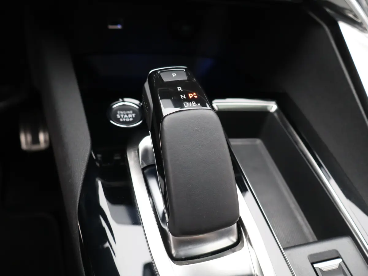 1.6 HYbrid4 300 GT Pack Business | Automaat | Carplay | 4WD | SOH 94% | Pano dak | keyless | Adaptieve cruise | Alcantara |Camera | Focal audio | Stoelverw. |