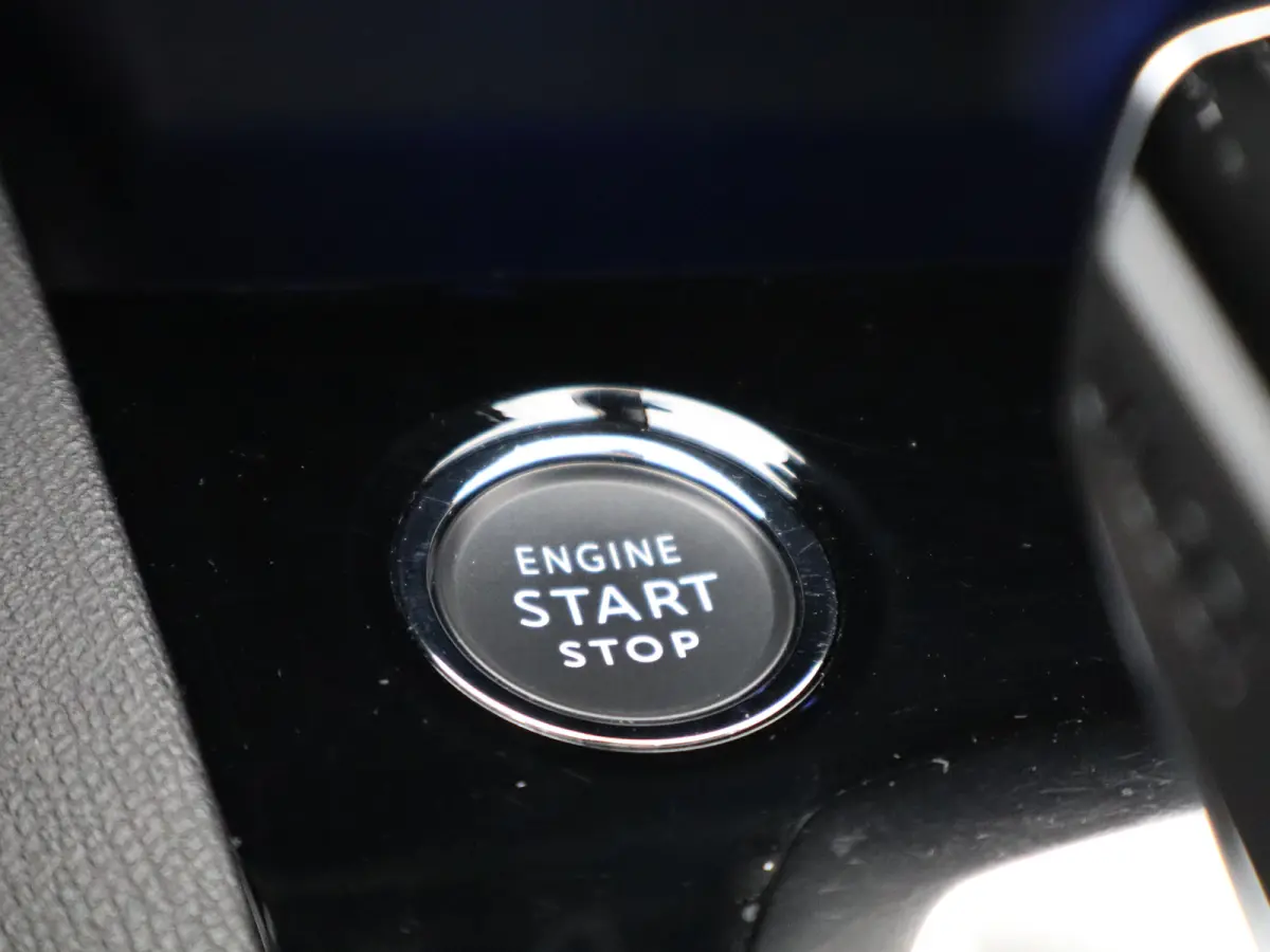1.6 HYbrid4 300 GT Pack Business | Automaat | Carplay | 4WD | SOH 94% | Pano dak | keyless | Adaptieve cruise | Alcantara |Camera | Focal audio | Stoelverw. |