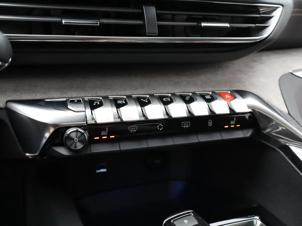 1.6 HYbrid4 300 GT Pack Business | Automaat | Carplay | 4WD | SOH 94% | Pano dak | keyless | Adaptieve cruise | Alcantara |Camera | Focal audio | Stoelverw. |