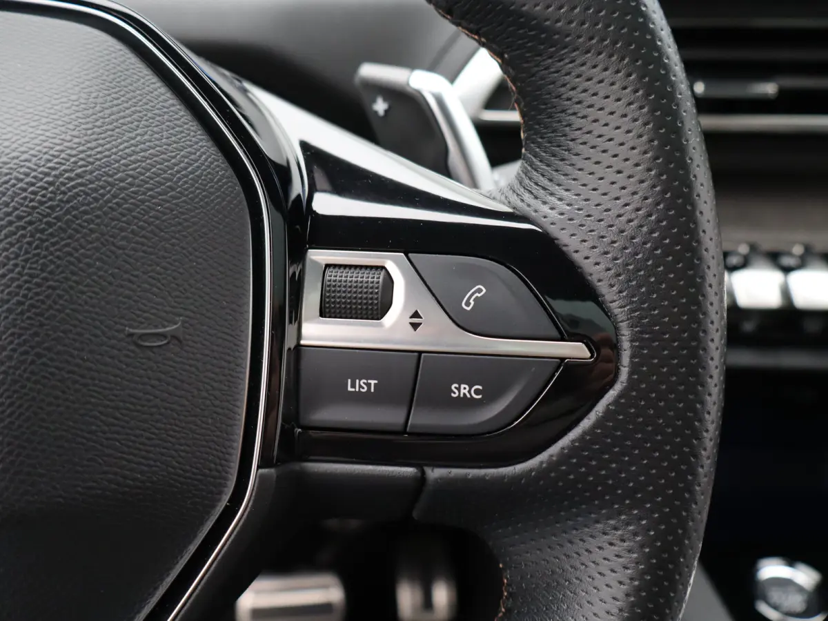 1.6 HYbrid4 300 GT Pack Business | Automaat | Carplay | 4WD | SOH 94% | Pano dak | keyless | Adaptieve cruise | Alcantara |Camera | Focal audio | Stoelverw. |