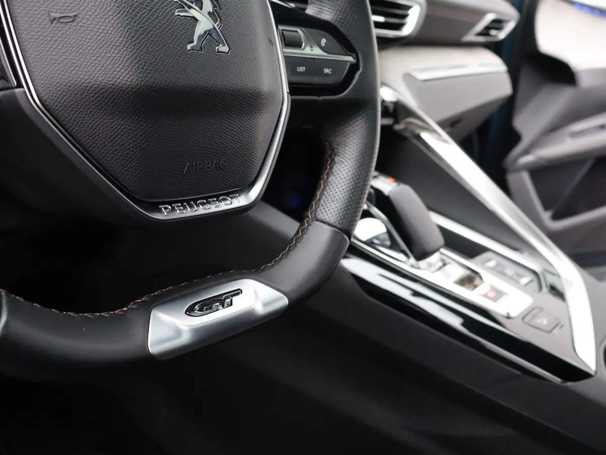 1.6 HYbrid4 300 GT Pack Business | Automaat | Carplay | 4WD | SOH 94% | Pano dak | keyless | Adaptieve cruise | Alcantara |Camera | Focal audio | Stoelverw. |