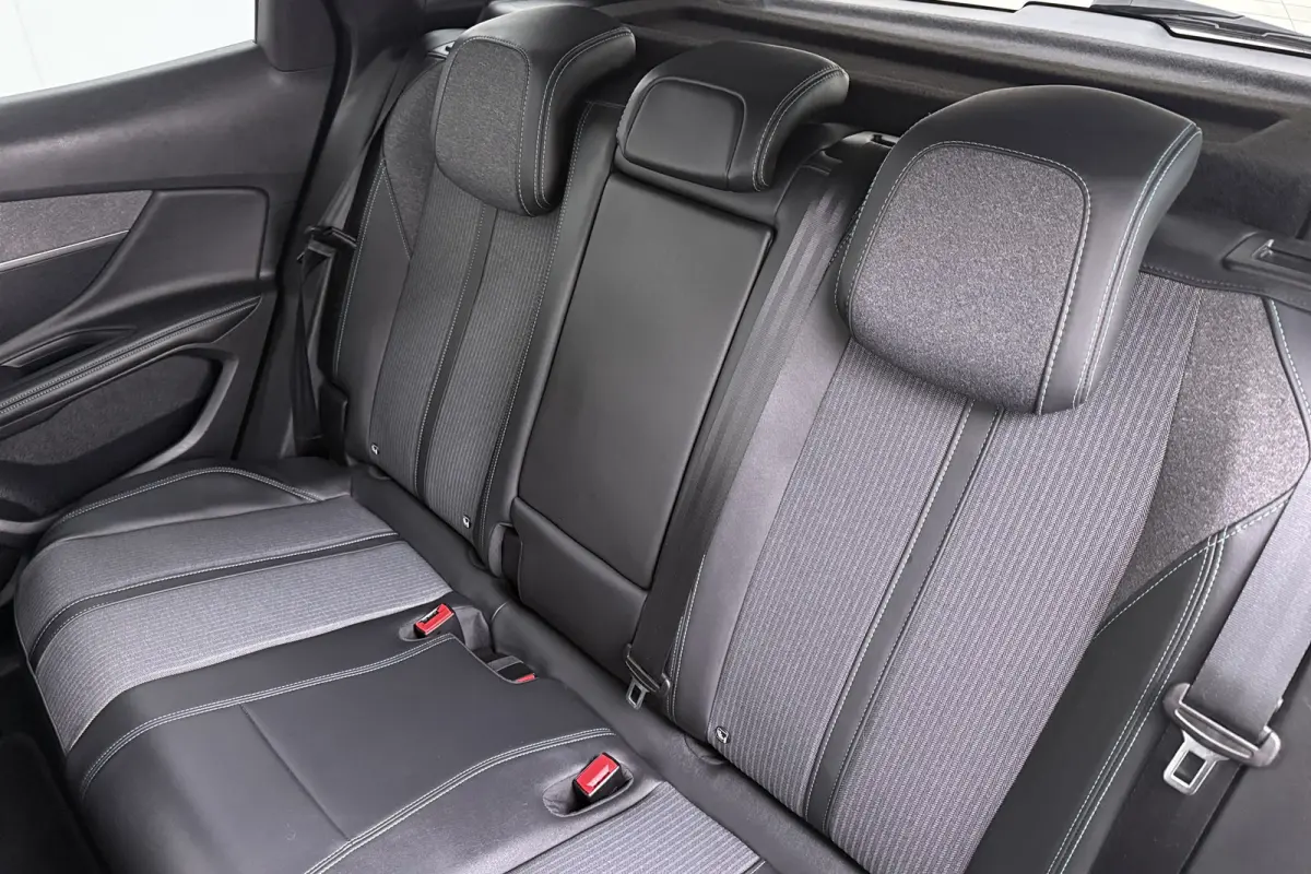 1.6 HYbrid 225 Allure Dodehoek Half-Leder Privacy Glas 18'LMV
