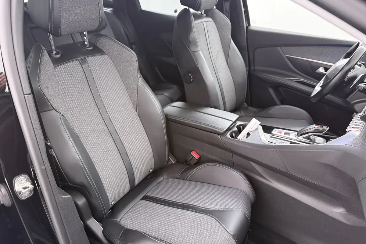 1.6 HYbrid 225 Allure Dodehoek Half-Leder Privacy Glas 18'LMV