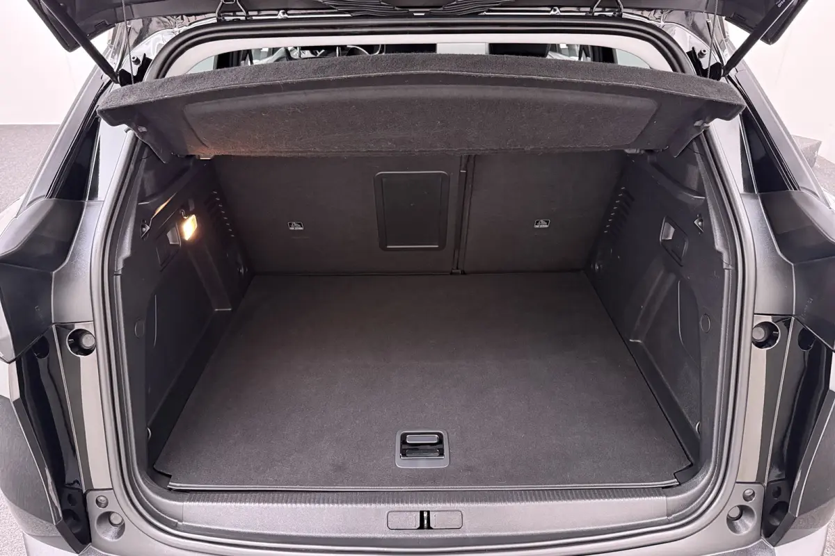 1.6 HYbrid 225 Allure Dodehoek Half-Leder Privacy Glas 18'LMV