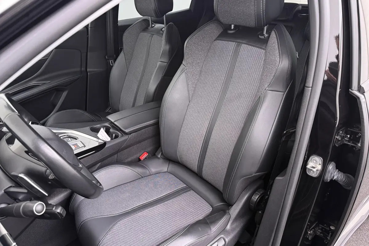 1.6 HYbrid 225 Allure Dodehoek Half-Leder Privacy Glas 18'LMV