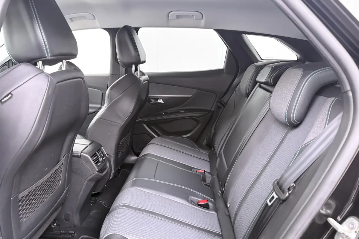 1.6 HYbrid 225 Allure Dodehoek Half-Leder Privacy Glas 18'LMV