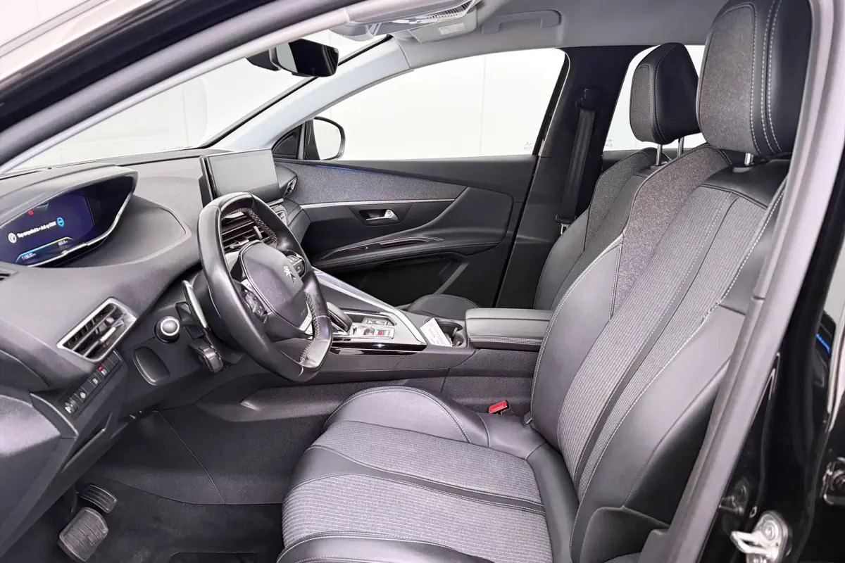 1.6 HYbrid 225 Allure Dodehoek Half-Leder Privacy Glas 18'LMV