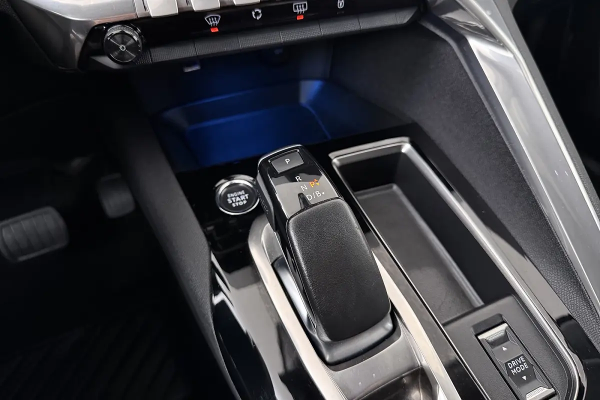 1.6 HYbrid 225 Allure Dodehoek Half-Leder Privacy Glas 18'LMV
