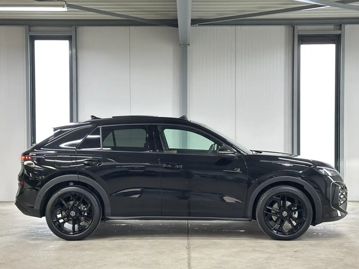1.5 eTsi R-Line First Edition | Trekhaak | Pano | Black-style | Licht-pakket (IQ.Light)