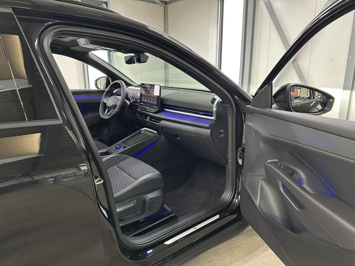 1.5 eTsi R-Line First Edition | Trekhaak | Pano | Black-style | Licht-pakket (IQ.Light)
