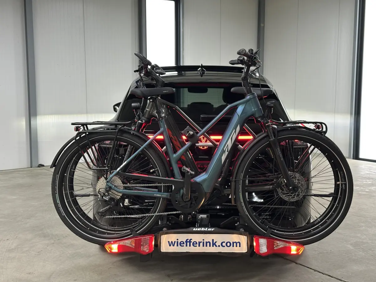 1.5 eTsi R-Line First Edition | Trekhaak | Pano | Black-style | Licht-pakket (IQ.Light)