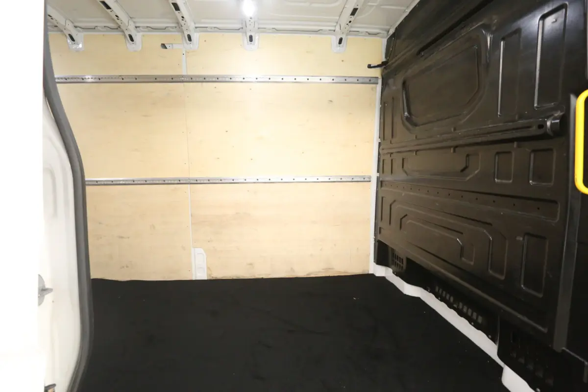 2.0 TDI 140PK L4H3 | Airco | Camera | Carplay | 3 Zits | 3000KG Trekgew. | Parkeersens.