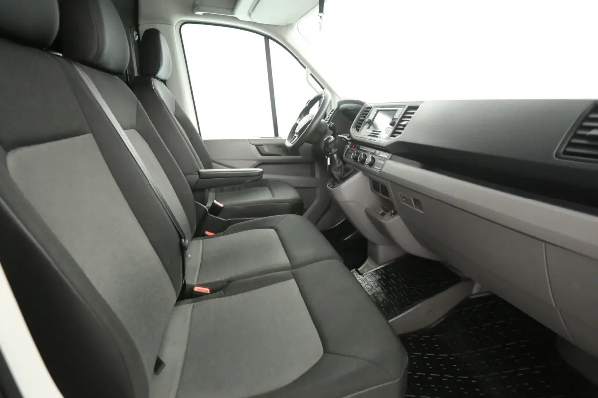 2.0 TDI 140PK L4H3 | Airco | Camera | Carplay | 3 Zits | 3000KG Trekgew. | Parkeersens.