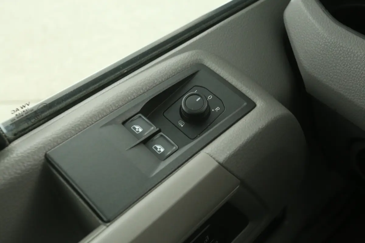 2.0 TDI 140PK L4H3 | Airco | Camera | Carplay | 3 Zits | 3000KG Trekgew. | Parkeersens.