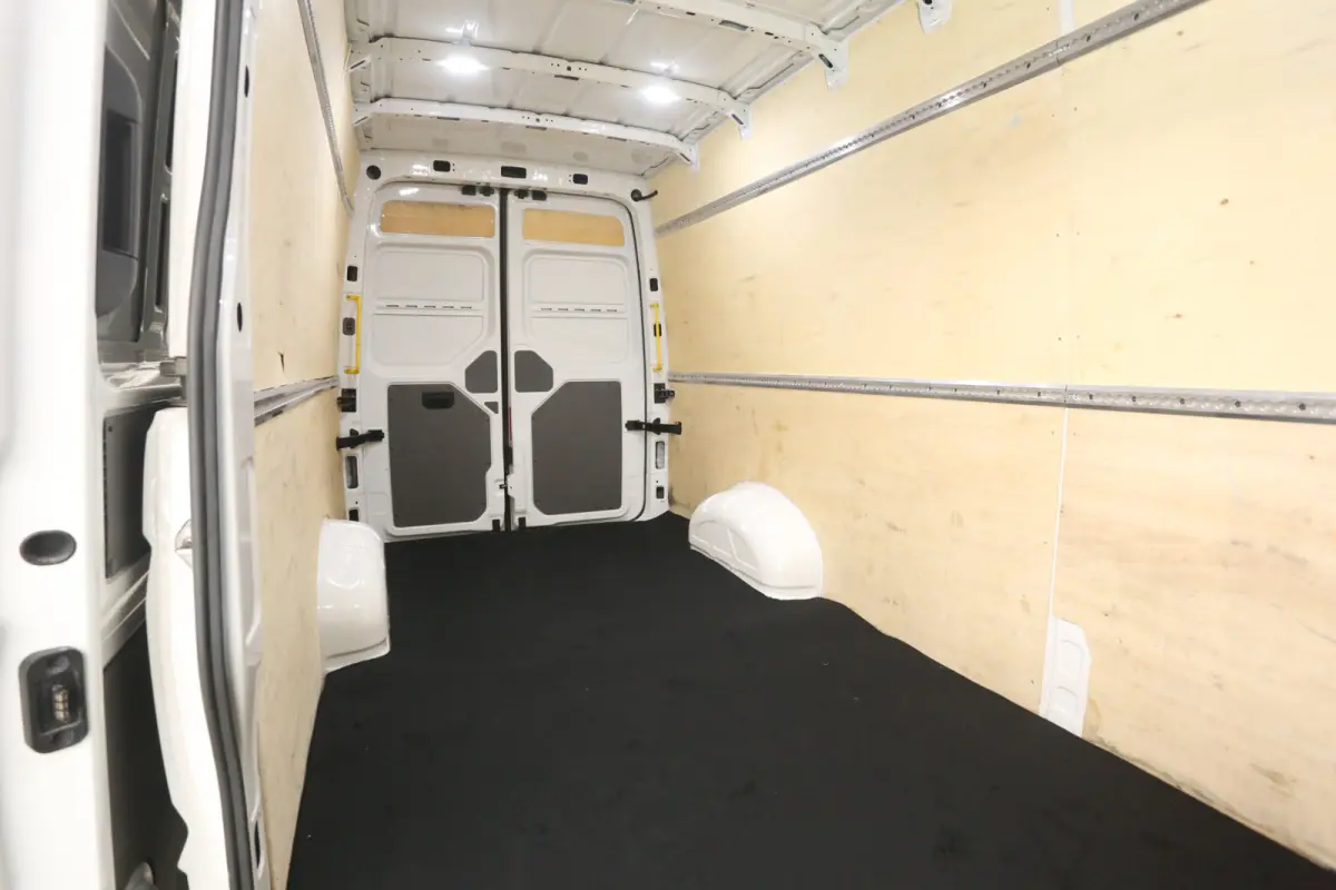2.0 TDI 140PK L4H3 | Airco | Camera | Carplay | 3 Zits | 3000KG Trekgew. | Parkeersens.