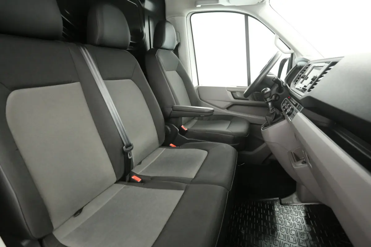 2.0 TDI 140PK L4H3 | Airco | Camera | Carplay | 3 Zits | 3000KG Trekgew. | Parkeersens.