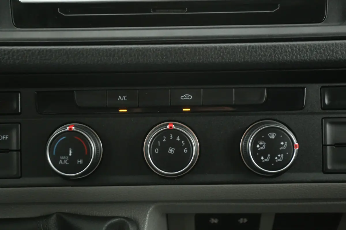 2.0 TDI 140PK L4H3 | Airco | Camera | Carplay | 3 Zits | 3000KG Trekgew. | Parkeersens.