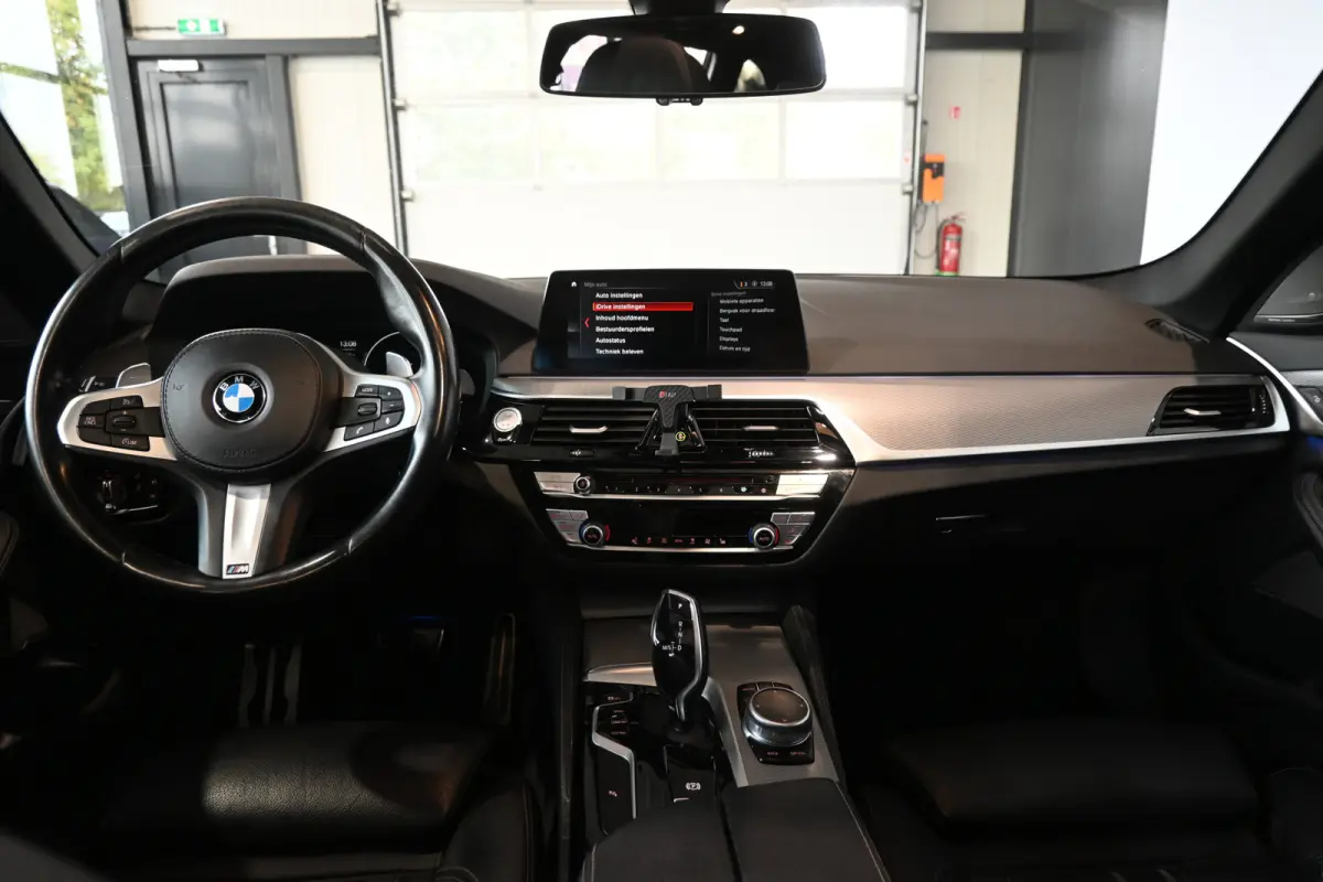 520i High Executive M Sport Automaat Navigatie LED CarPlay Leder Panoramdak Harman & Kardon 100% Onderhouden! Inruil Mogelijk!