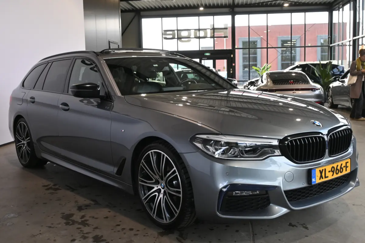 520i High Executive M Sport Automaat Navigatie LED CarPlay Leder Panoramdak Harman & Kardon 100% Onderhouden! Inruil Mogelijk!