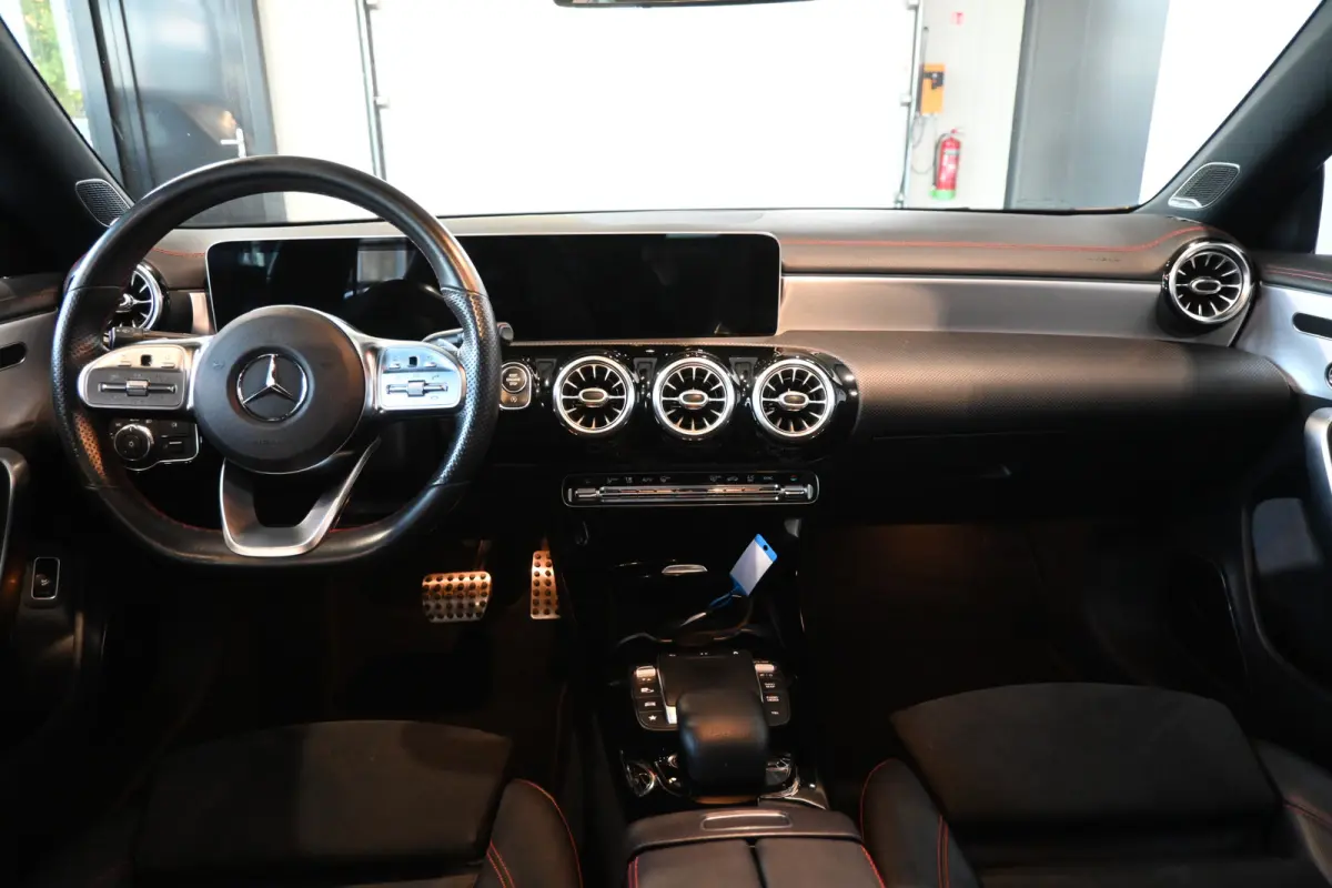 180 Automaat Business Solution AMG WideScreen LED Cruise Clima Panoramadak PDC Sfeer Stoelverwarming Memory Inruil Mogelijk!