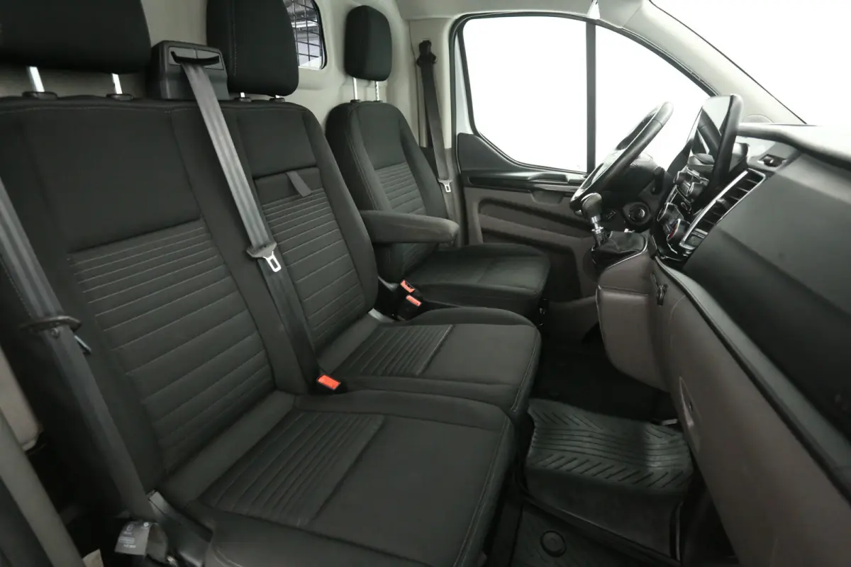 2.0 TDCI L2H1 Limited 170PK | 2800KG Trekgew. | Airco | Camera | Cruise | 3 Zits | 2xSchuifdeur | Trekhaak | Carplay | bi-Xenon