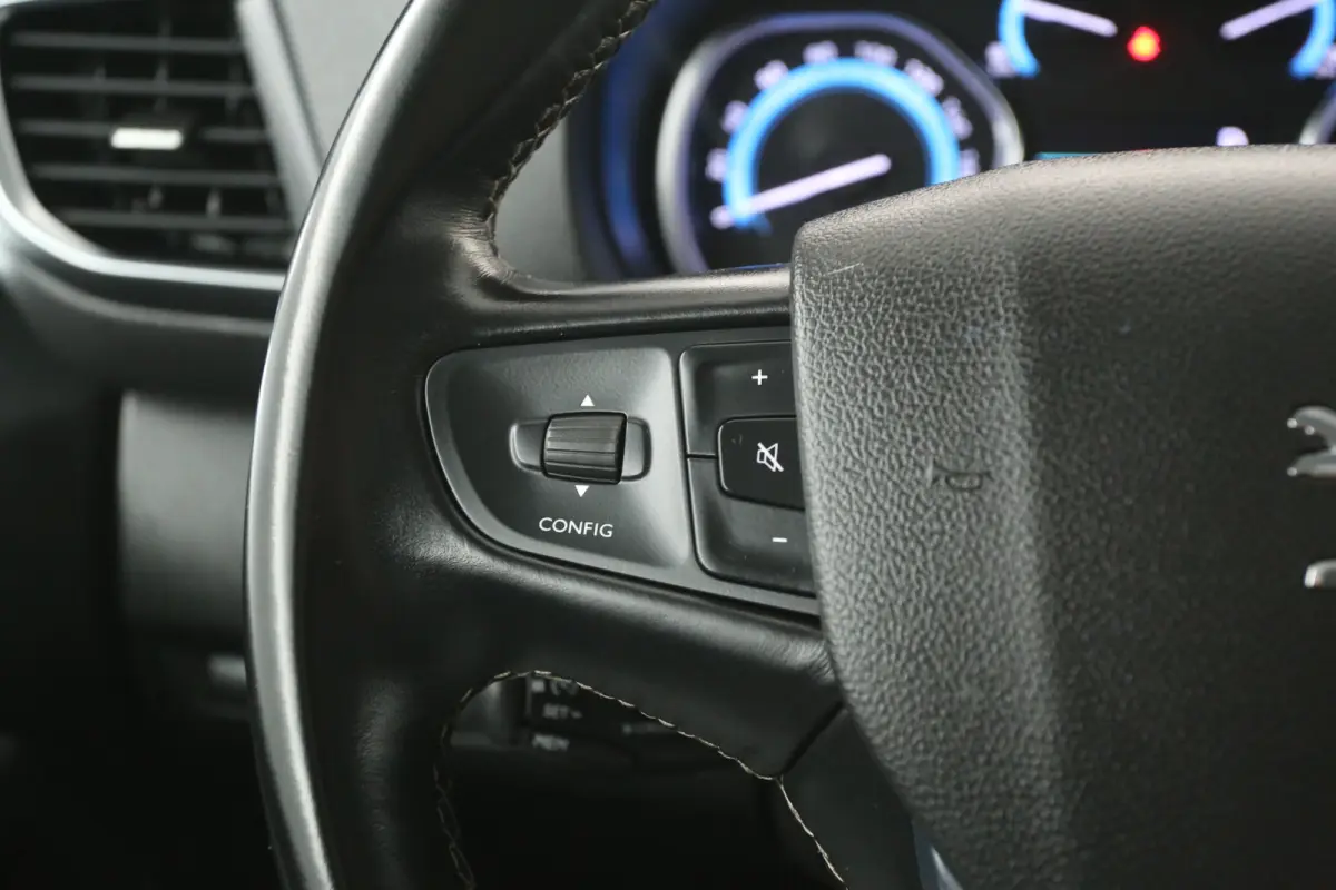 75 kWh L3H1 Long Range | Snelladen | SOH 97% | Clima | Camera | 3 Zits | Cruise | Carplay | Xenon