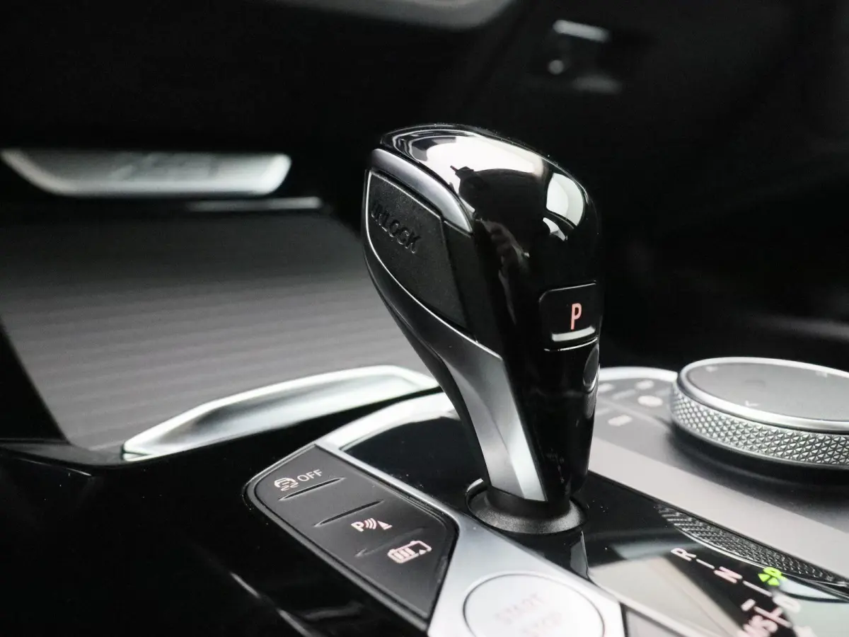 xDrive30e High Executive | SoH 93,3% | Comfort Access | Trekhaak | Laserlight | Head-Up Display | 19''