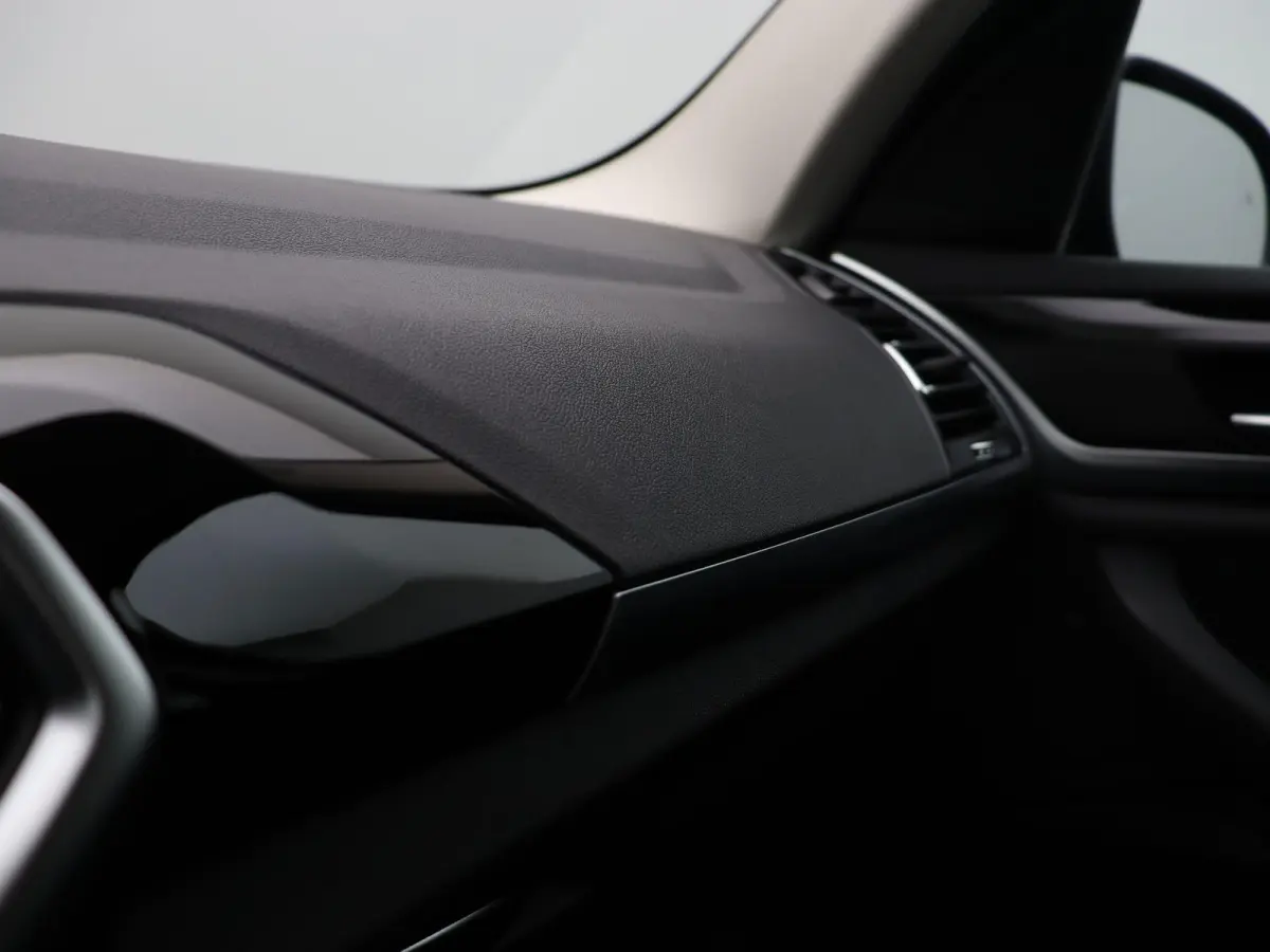 xDrive30e High Executive | SoH 93,3% | Comfort Access | Trekhaak | Laserlight | Head-Up Display | 19''
