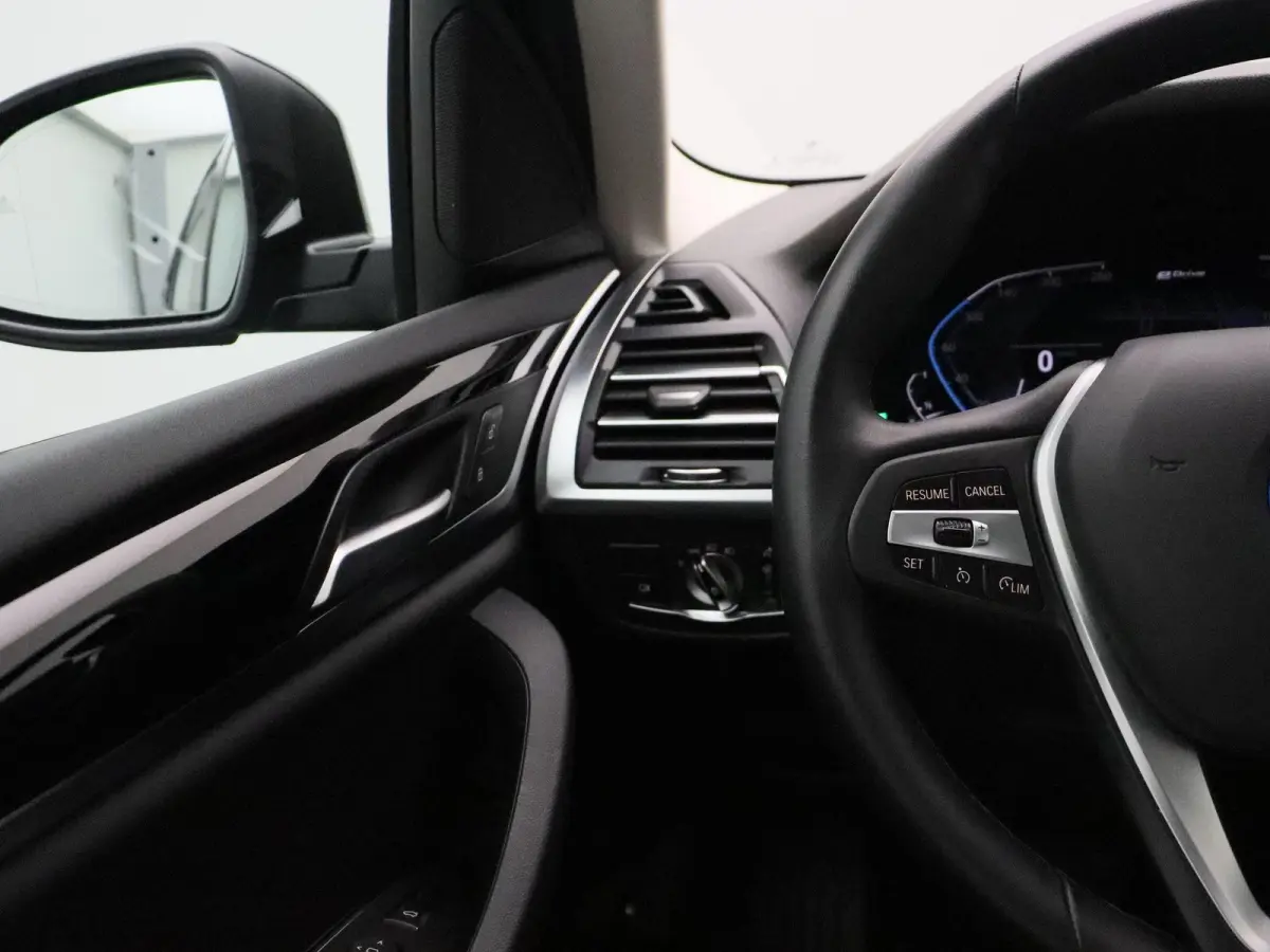 xDrive30e High Executive | SoH 93,3% | Comfort Access | Trekhaak | Laserlight | Head-Up Display | 19''
