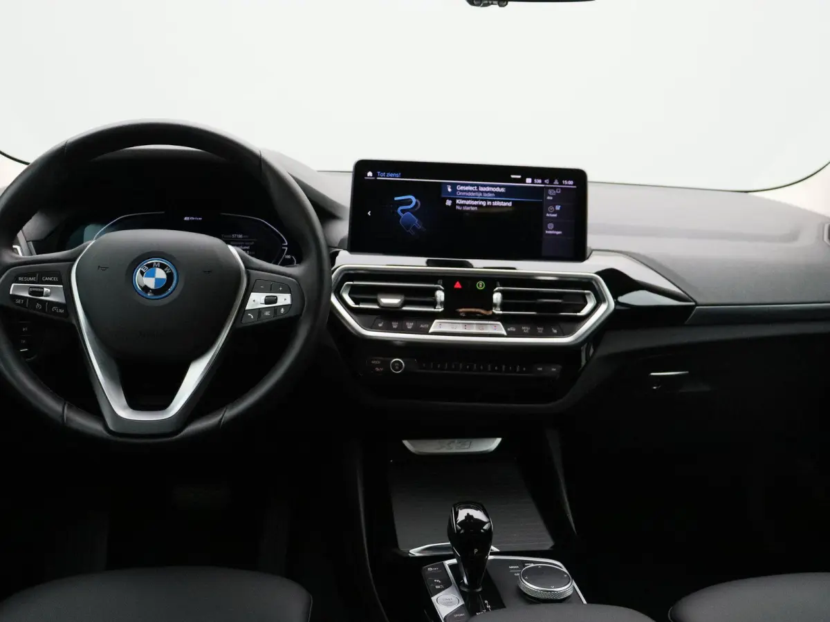 xDrive30e High Executive | SoH 93,3% | Comfort Access | Trekhaak | Laserlight | Head-Up Display | 19''