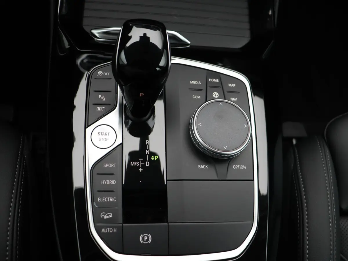 xDrive30e High Executive | SoH 93,3% | Comfort Access | Trekhaak | Laserlight | Head-Up Display | 19''