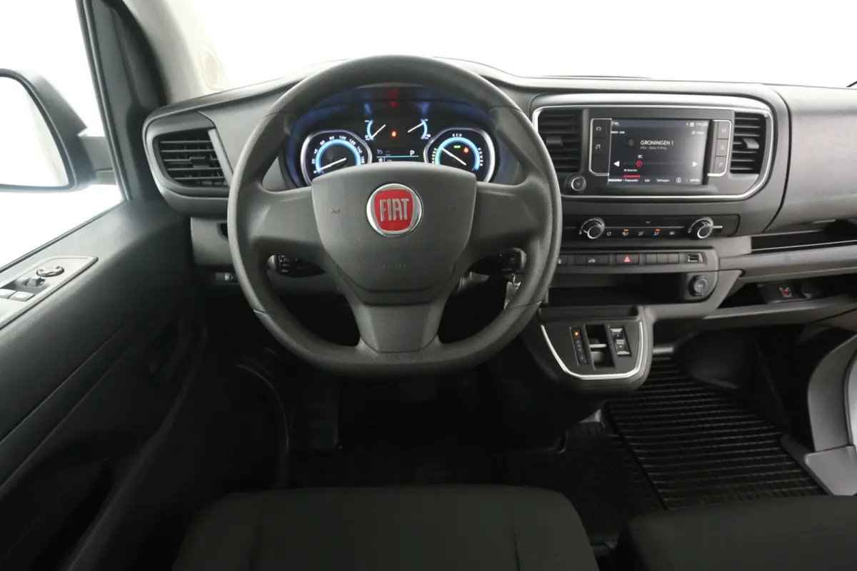 75 kWh L3H1 Long Range | Snelladen | SOH 96% | Airco | Cruise | 3 Zits | Carplay | Parkeersens.