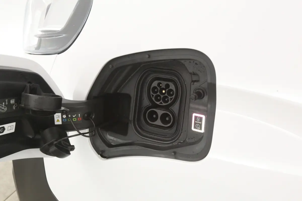 75 kWh L3H1 Long Range | Snelladen | SOH 96% | Airco | Cruise | 3 Zits | Carplay | Parkeersens.
