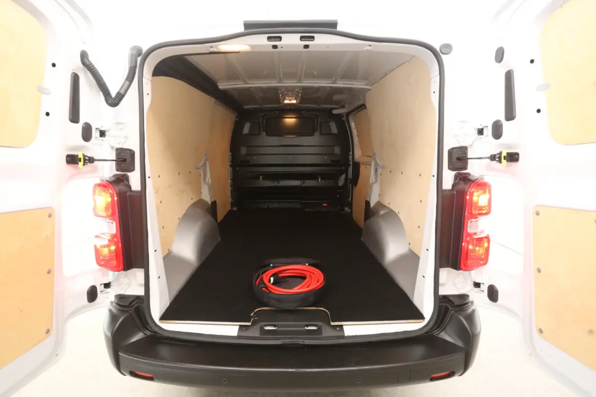 75 kWh L3H1 Long Range | Snelladen | SOH 96% | Airco | Cruise | 3 Zits | Carplay | Parkeersens.