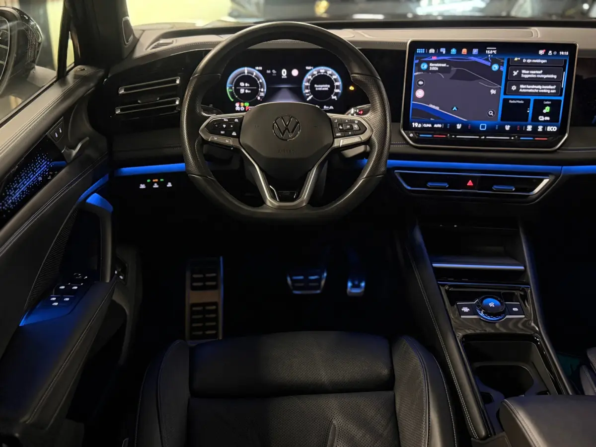 1.5 eHybrid 3x R-Line |BTW|PANO|MASSAGE|H&K|HuD|360 CAM|KEYLESS|IQ LIGHT|MEMORY|FABRIEKSGARANTIE|STOELKOELING|
