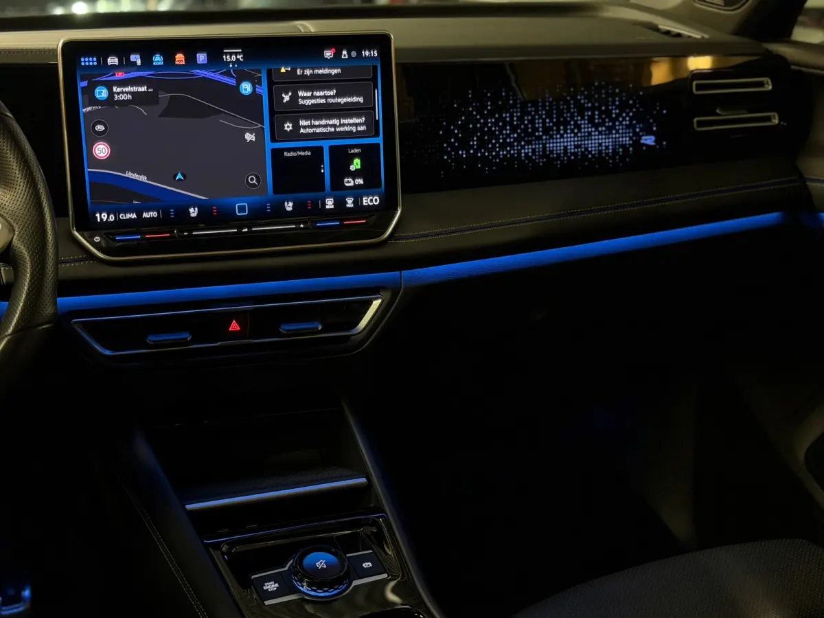 1.5 eHybrid 3x R-Line |BTW|PANO|MASSAGE|H&K|HuD|360 CAM|KEYLESS|IQ LIGHT|MEMORY|FABRIEKSGARANTIE|STOELKOELING|