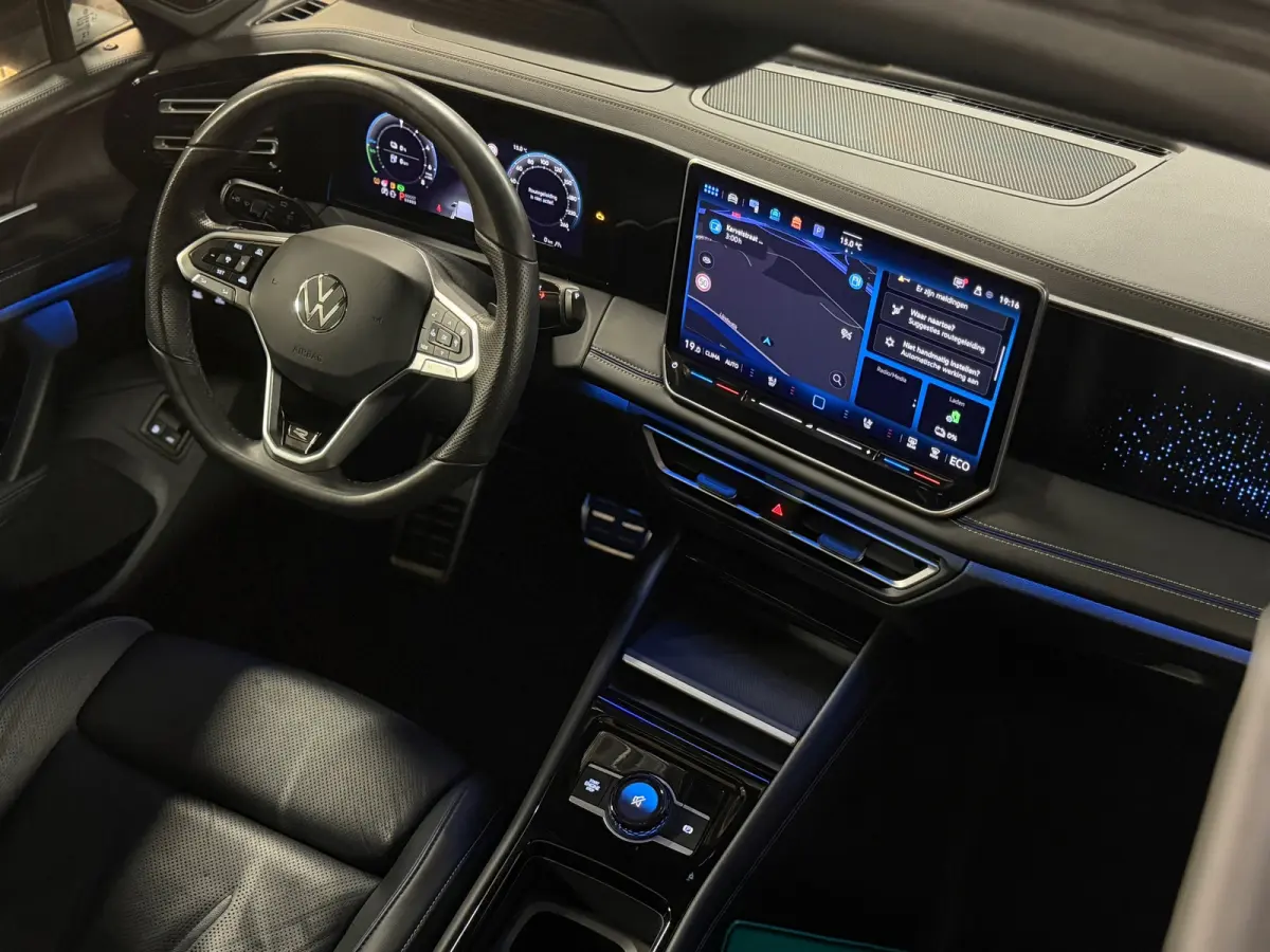 1.5 eHybrid 3x R-Line |BTW|PANO|MASSAGE|H&K|HuD|360 CAM|KEYLESS|IQ LIGHT|MEMORY|FABRIEKSGARANTIE|STOELKOELING|
